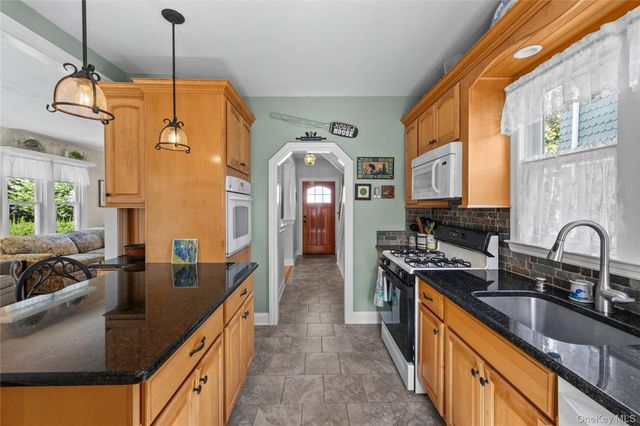 19 Willow Place, Oyster Bay, NY 11771