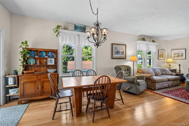 19 Willow Place, Oyster Bay, NY 11771