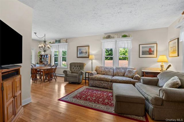 19 Willow Place, Oyster Bay, NY 11771