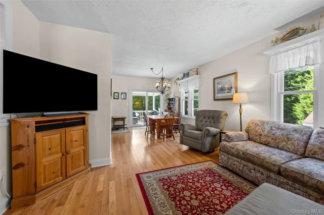 19 Willow Place, Oyster Bay, NY 11771