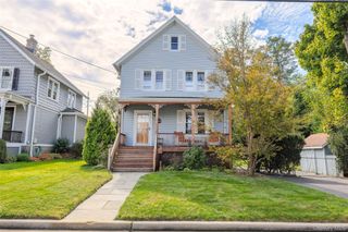 19 Willow Place, Oyster Bay, NY 11771