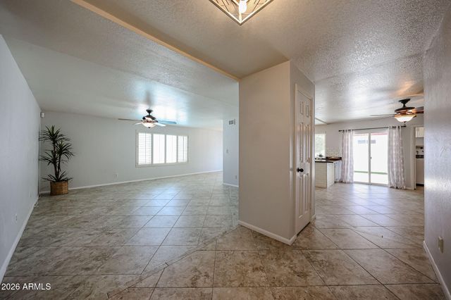 1812 W TOPEKA Drive, Phoenix, AZ 85027