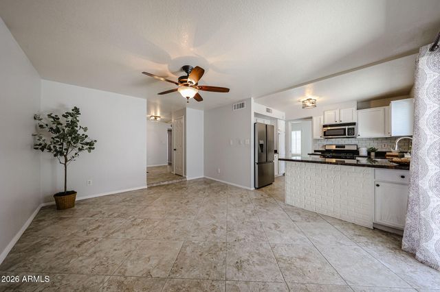 1812 W TOPEKA Drive, Phoenix, AZ 85027