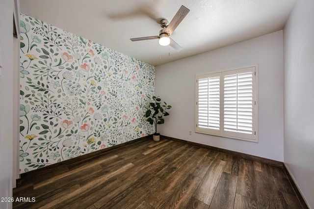 1812 W TOPEKA Drive, Phoenix, AZ 85027