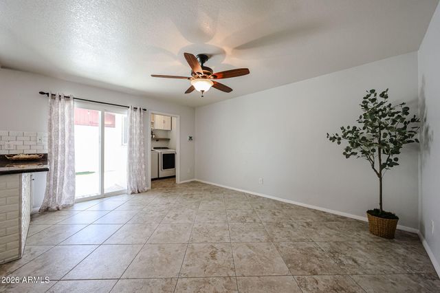 1812 W TOPEKA Drive, Phoenix, AZ 85027