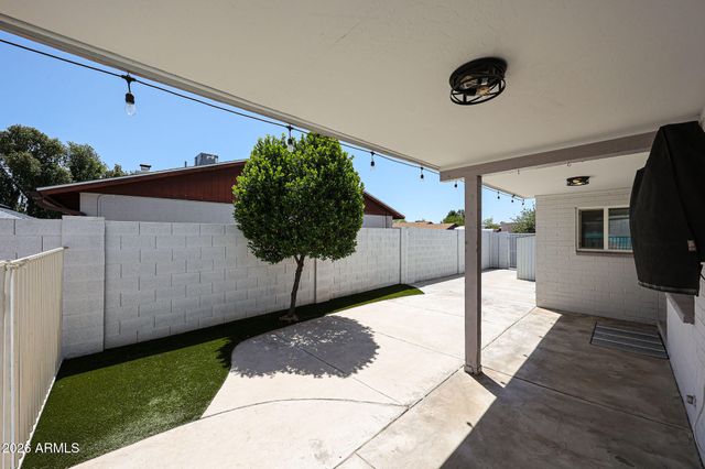 1812 W TOPEKA Drive, Phoenix, AZ 85027