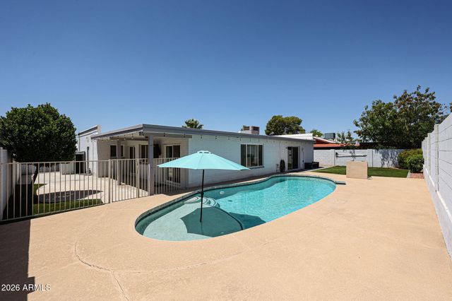 1812 W TOPEKA Drive, Phoenix, AZ 85027