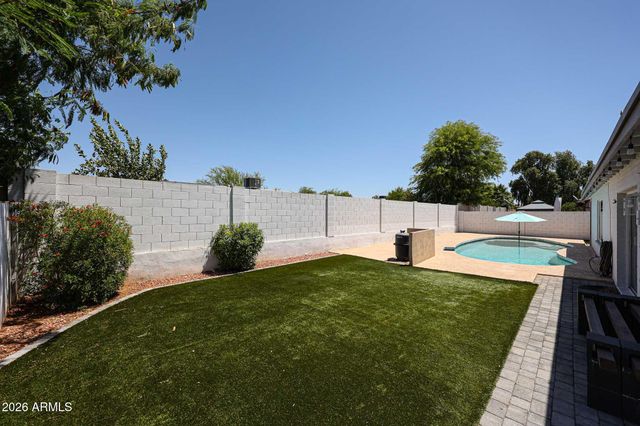 1812 W TOPEKA Drive, Phoenix, AZ 85027