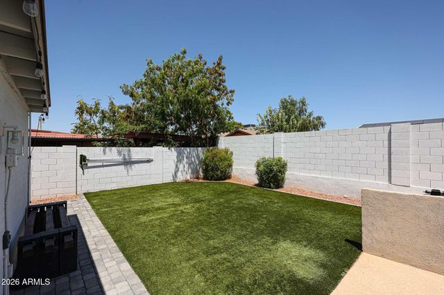 1812 W TOPEKA Drive, Phoenix, AZ 85027