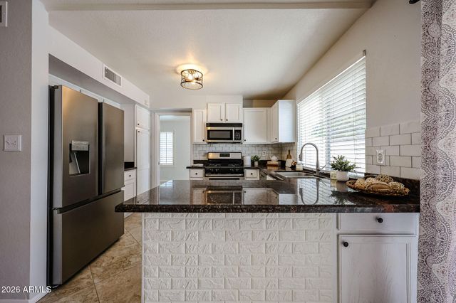 1812 W TOPEKA Drive, Phoenix, AZ 85027