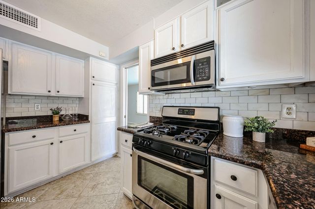 1812 W TOPEKA Drive, Phoenix, AZ 85027