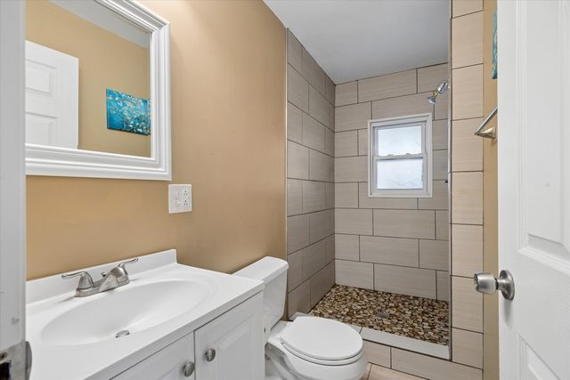 557 Howard Avenue, Aurora, IL 60506