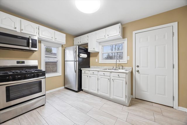 557 Howard Avenue, Aurora, IL 60506