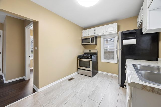 557 Howard Avenue, Aurora, IL 60506