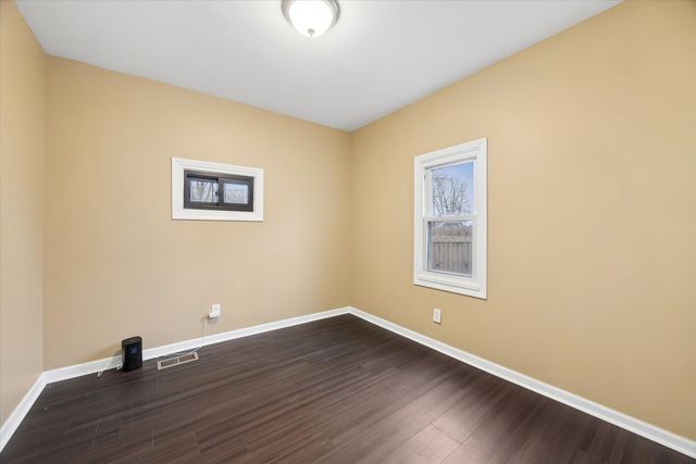 557 Howard Avenue, Aurora, IL 60506