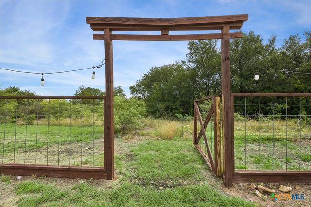 730 Spoke Hollow Road, Lockhart, TX 78644
