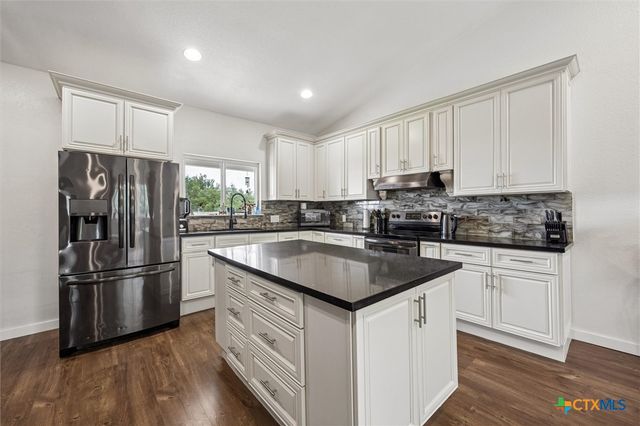 730 Spoke Hollow Road, Lockhart, TX 78644