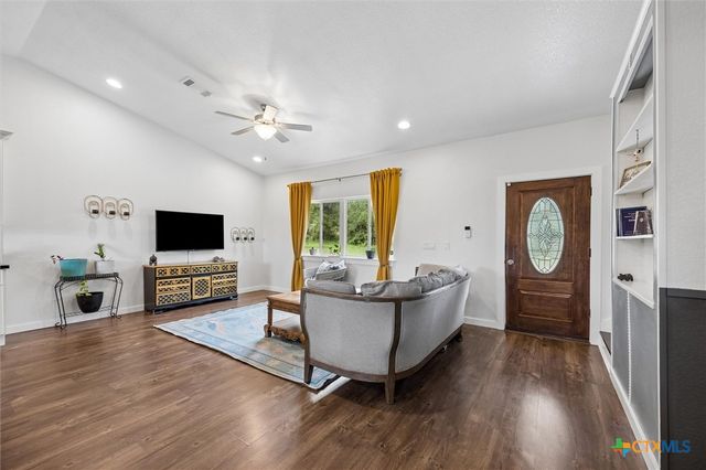 730 Spoke Hollow Road, Lockhart, TX 78644