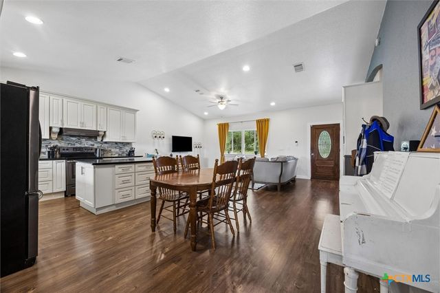 730 Spoke Hollow Road, Lockhart, TX 78644