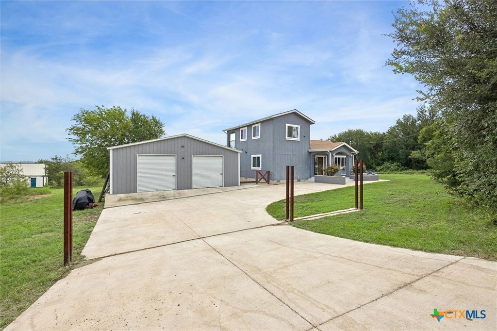 730 Spoke Hollow Road, Lockhart, TX 78644
