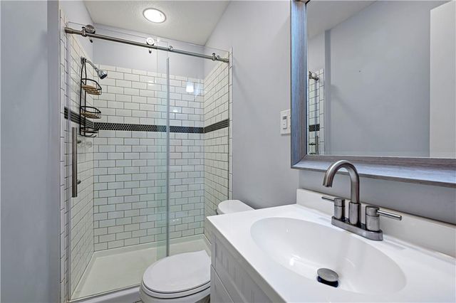 1400 E 28th Street, Kansas City, MO 64109