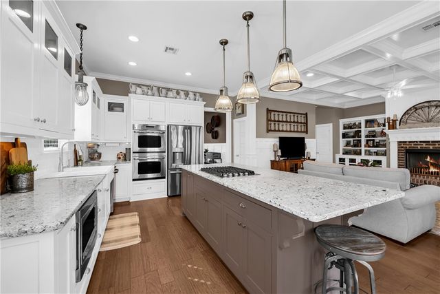 900 Towerhill Drive, Cave Springs, AR 72718