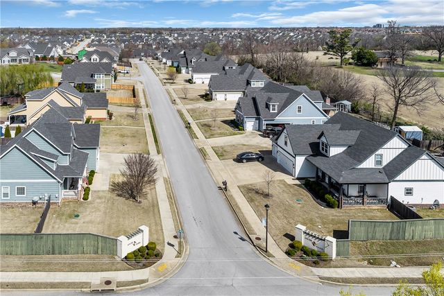 900 Towerhill Drive, Cave Springs, AR 72718