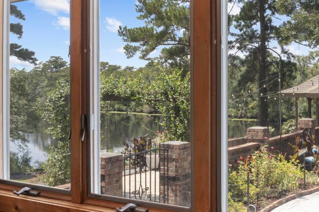 302 Mohican Dr., Georgetown, SC 29440