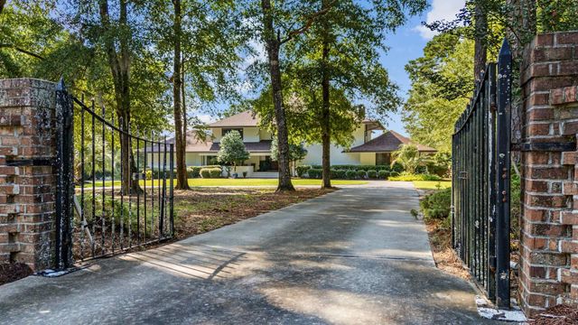 302 Mohican Dr., Georgetown, SC 29440