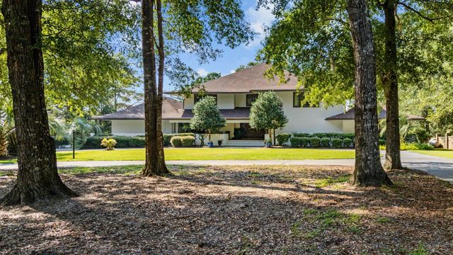 302 Mohican Dr., Georgetown, SC 29440