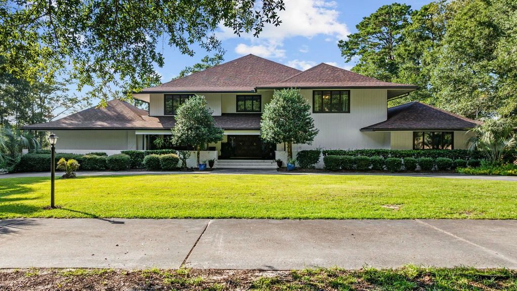 302 Mohican Dr., Georgetown, SC 29440