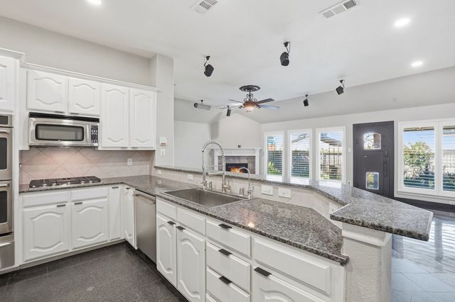 12701 Beech Tree Lane, Fort Worth, TX 76040