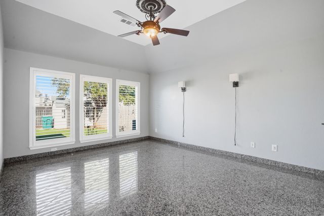 12701 Beech Tree Lane, Fort Worth, TX 76040