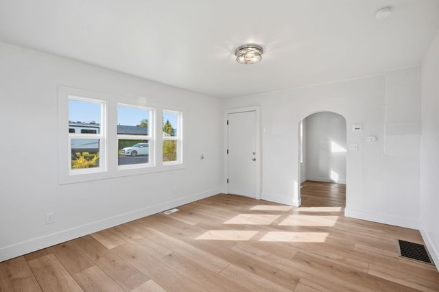 923 E Courtland Ave, Spokane, WA 99207