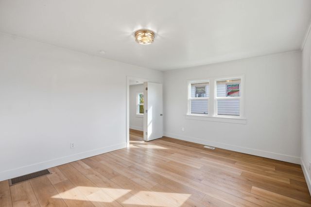 923 E Courtland Ave, Spokane, WA 99207