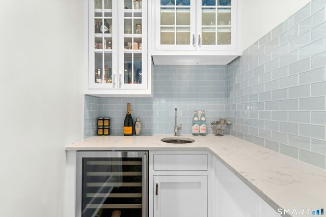 42 Hillcrest Road, New Canaan, CT 06840