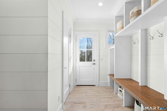 42 Hillcrest Road, New Canaan, CT 06840