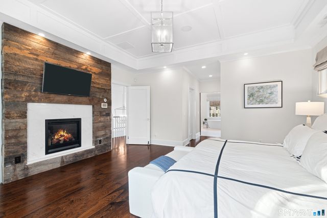 42 Hillcrest Road, New Canaan, CT 06840