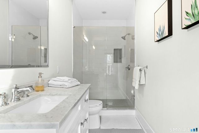 42 Hillcrest Road, New Canaan, CT 06840