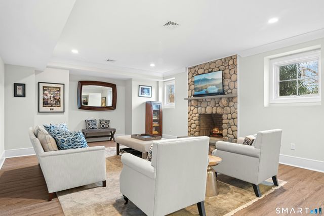 42 Hillcrest Road, New Canaan, CT 06840