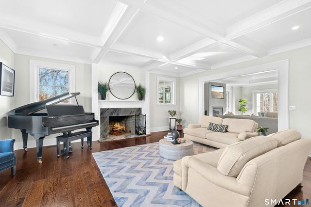 42 Hillcrest Road, New Canaan, CT 06840