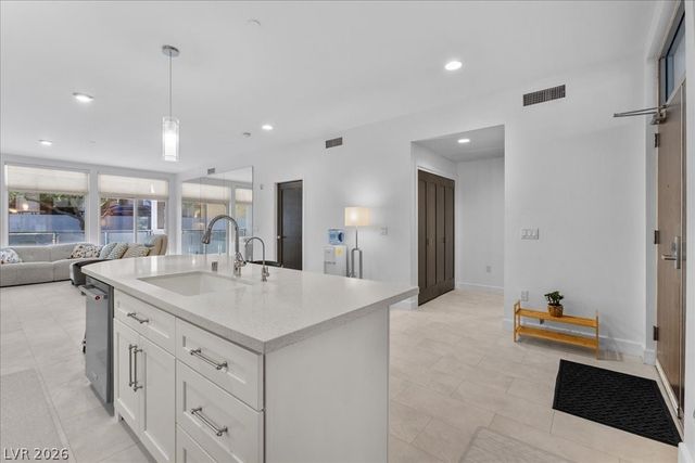 8925 West Flamingo Road 101, Las Vegas, NV 89147