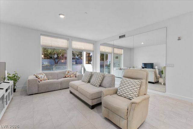 8925 West Flamingo Road 101, Las Vegas, NV 89147