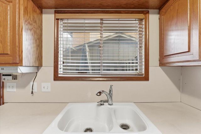 405 E PIERCE Street, Council Bluffs, IA 51503