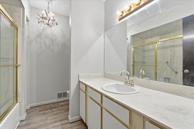 405 E PIERCE Street, Council Bluffs, IA 51503