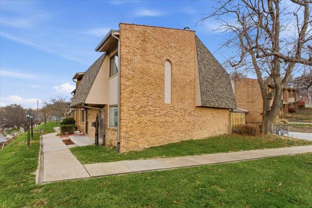 405 E PIERCE Street, Council Bluffs, IA 51503