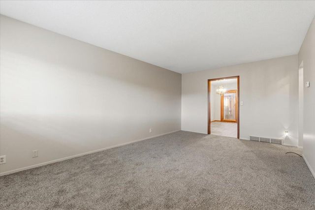 405 E PIERCE Street, Council Bluffs, IA 51503