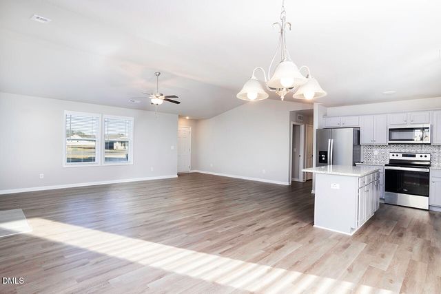 62 Flip Flop Circle, Four Oaks, NC 27524