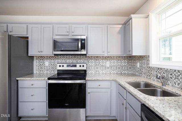 62 Flip Flop Circle, Four Oaks, NC 27524