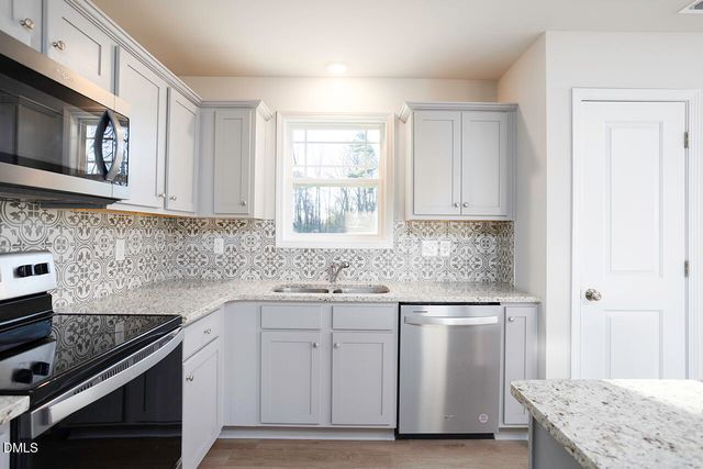 62 Flip Flop Circle, Four Oaks, NC 27524